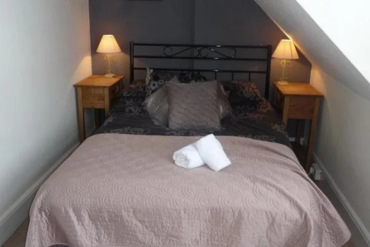 Room 5 of 17