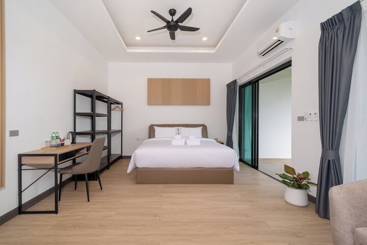 Room 28 of 84