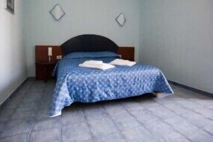 Room 14 of 32