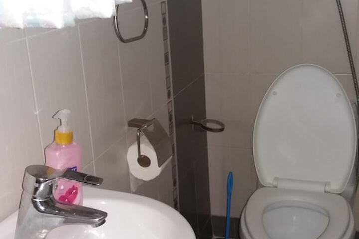 Room 10 of 18
