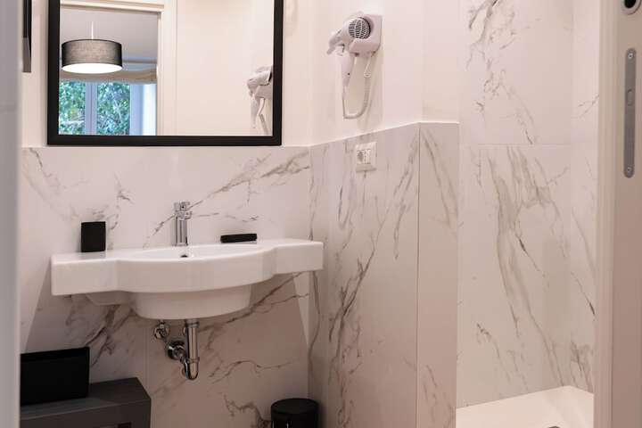 Room 21 of 25