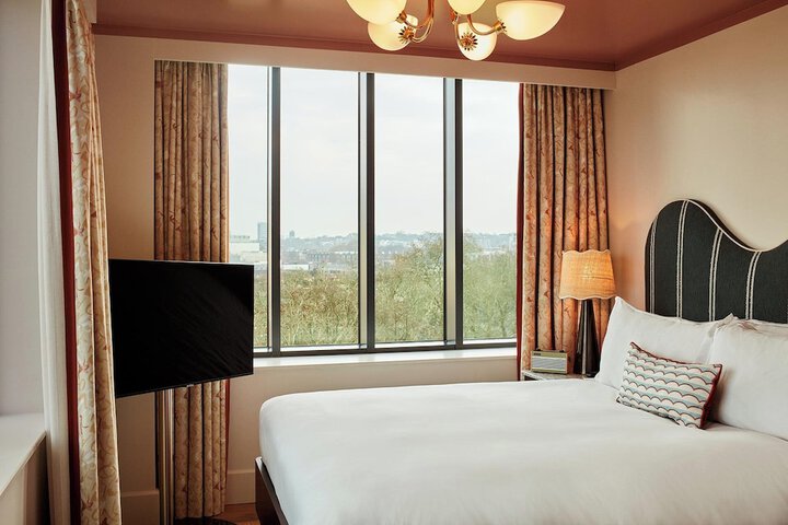 Room 27 of 43
