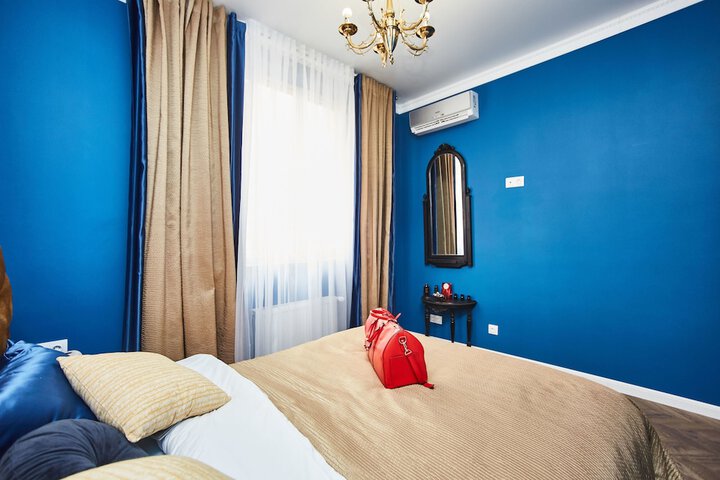 Room 8 of 30