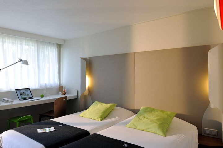 Room 4 of 35