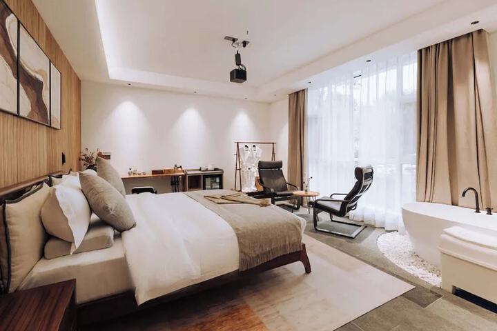 Room 32 of 163