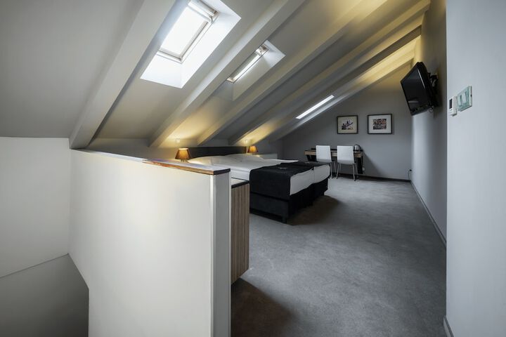 Room 47 of 97
