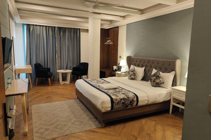 Room 25 of 53