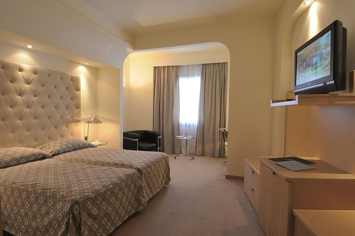 Room 6 of 60