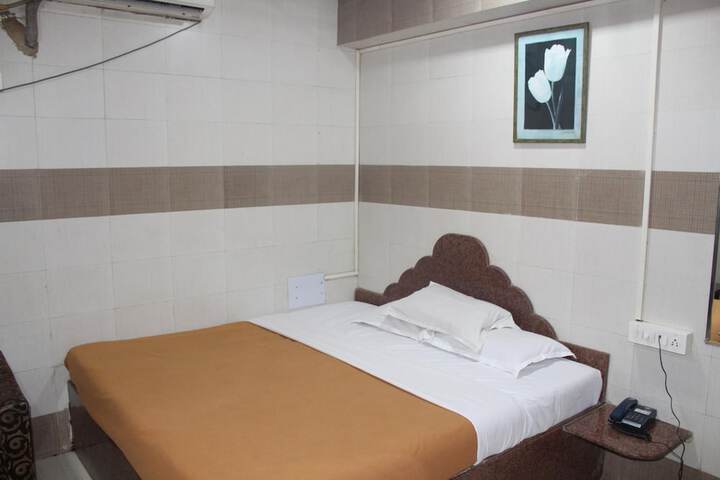 Room 15 of 28