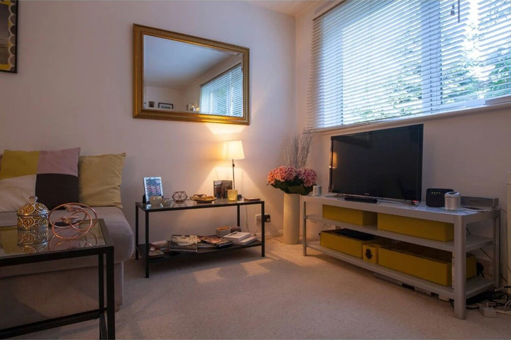Spacious 2BR Modern Flat in London
