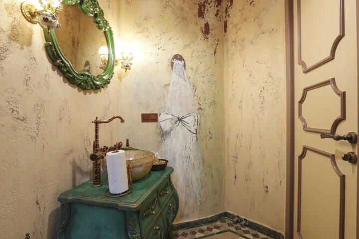 Room 72 of 171