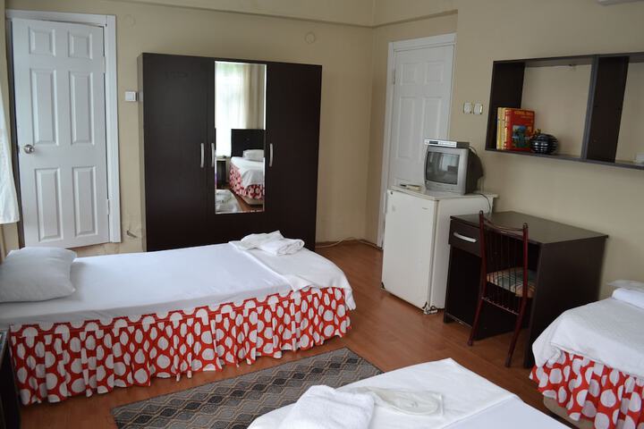 Room 8 of 14