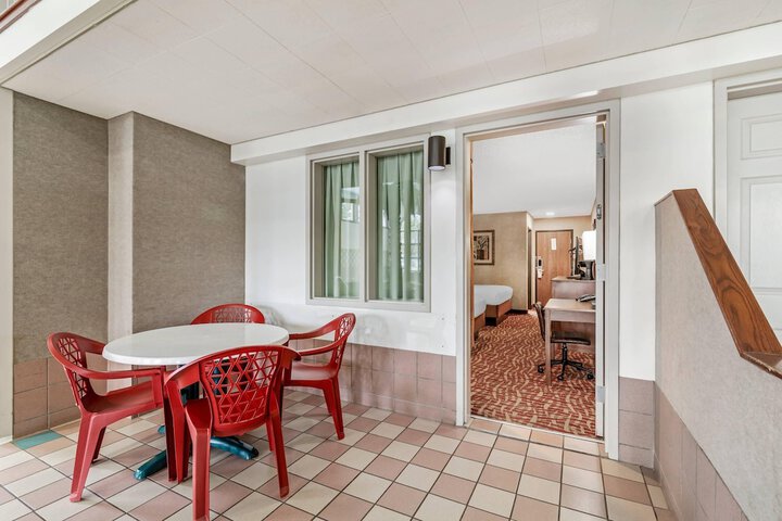 Room 34 of 60