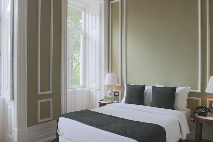 Room 42 of 114