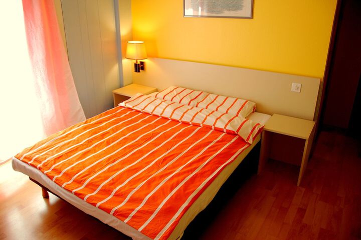 Room 3 of 33