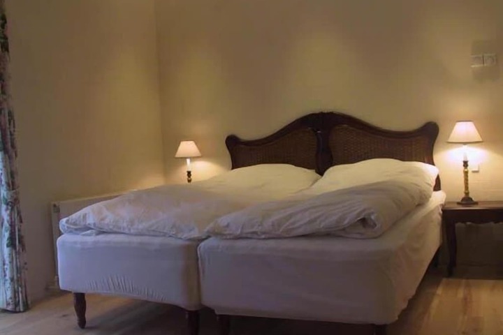 Room 5 of 42