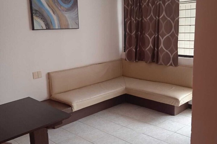 Room 4 of 10