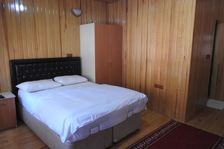 Room 10 of 29