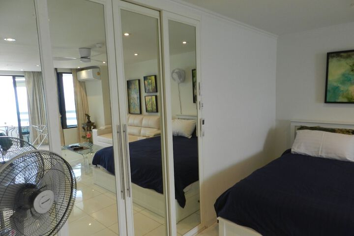 Room 52 of 259