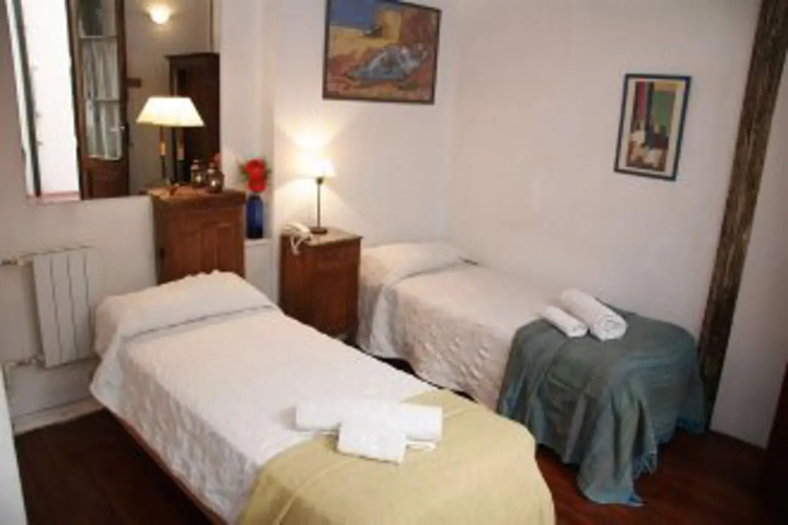 Room 4 of 10