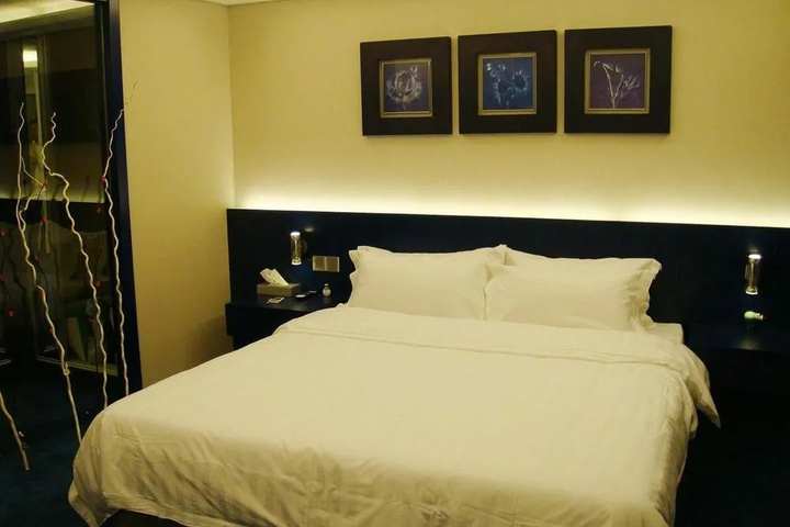 Room 2 of 9