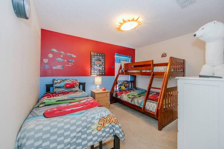 Room 8 of 27