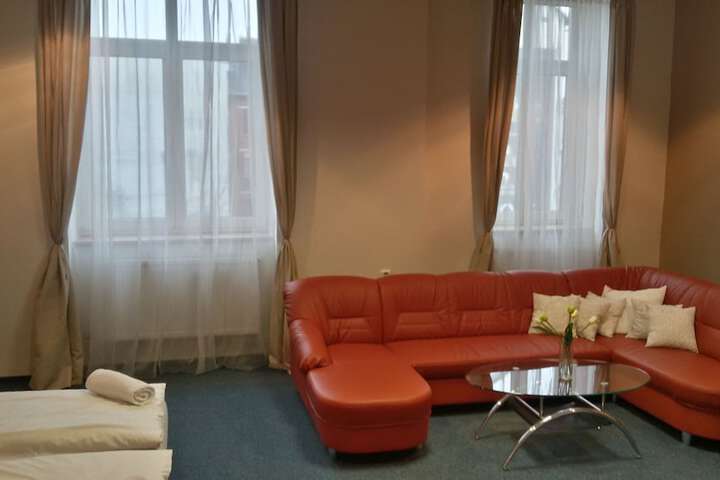 Room 12 of 84