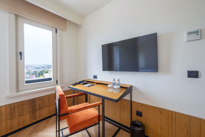 Room 53 of 113