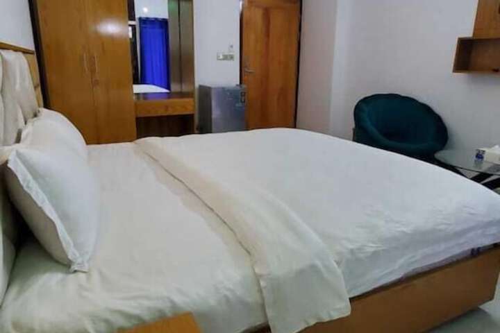 Room 3 of 10