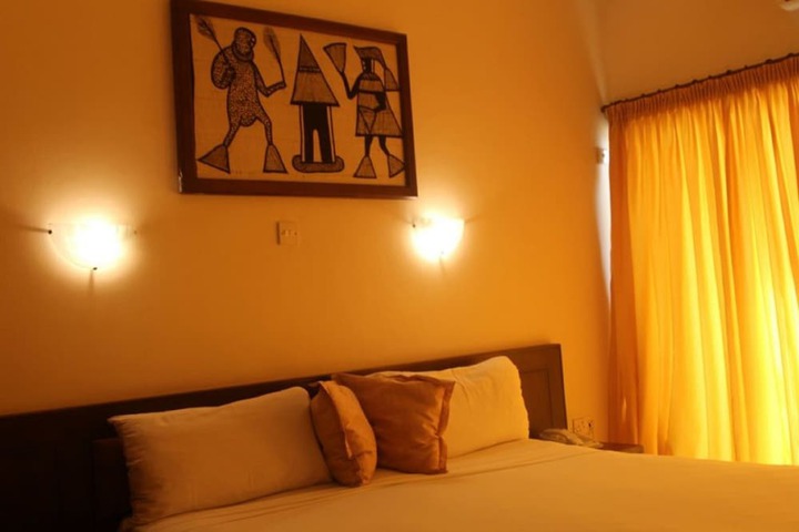Room 5 of 14
