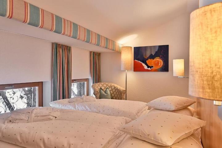 Room 3 of 65