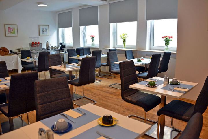 Breakfast/Coffee Service 107 of 136