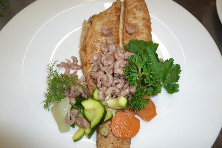 Dining 32 of 63