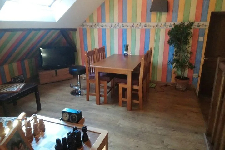 Room 8 of 16