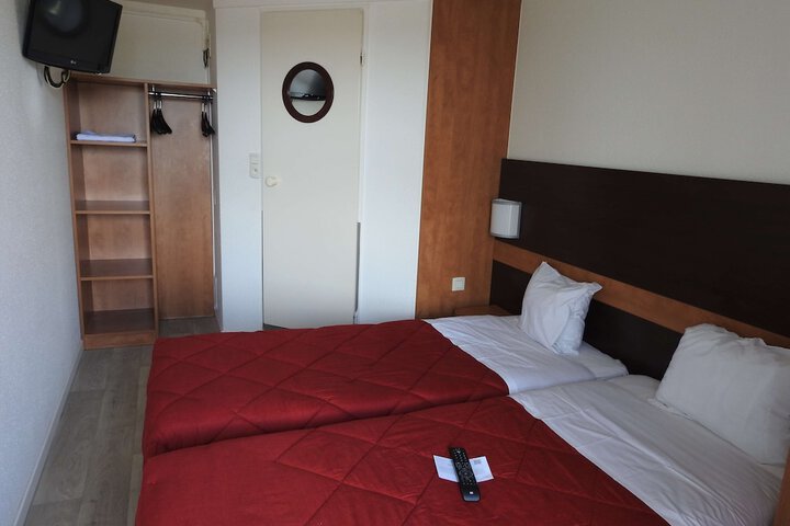 Room 14 of 32