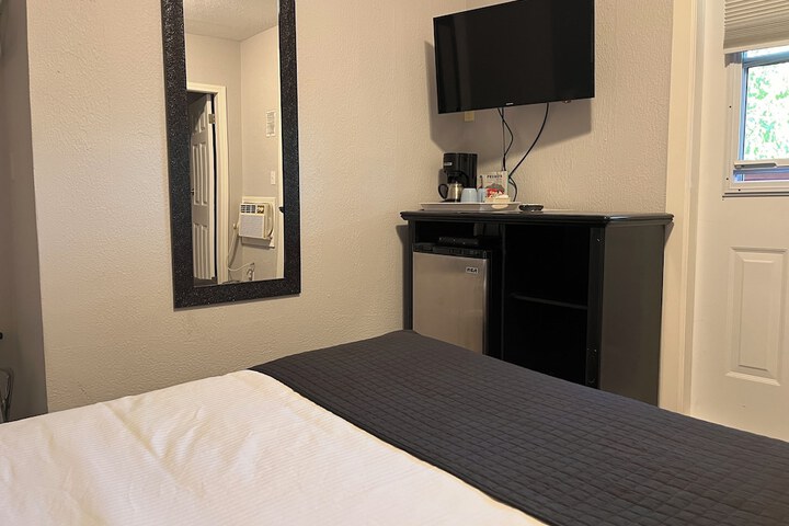 Room 14 of 38