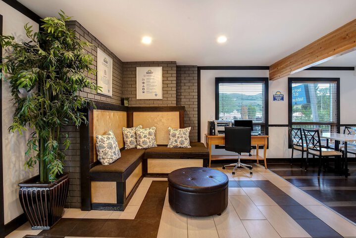 Hotel Interior 4 of 31