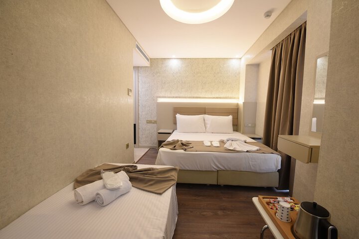 Room 12 of 19