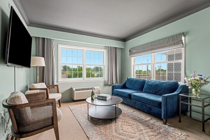 1 King Bed Partial Harbour View Balcony (32 of 42)