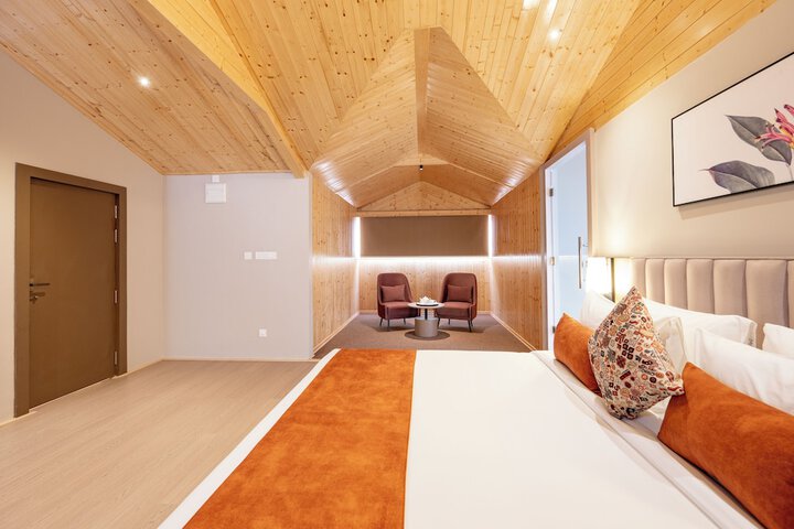 Room 10 of 51