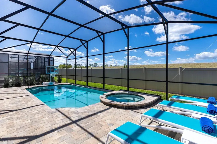 Pool 18 of 29