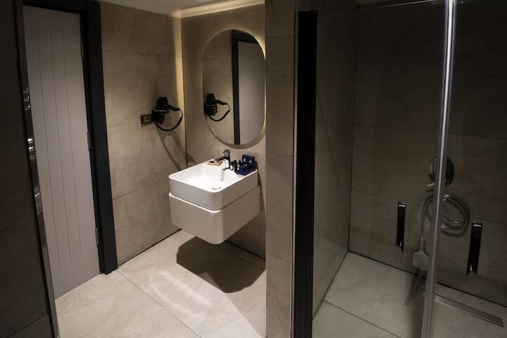 Room 72 of 129