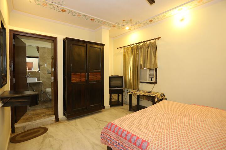 Room 4 of 19