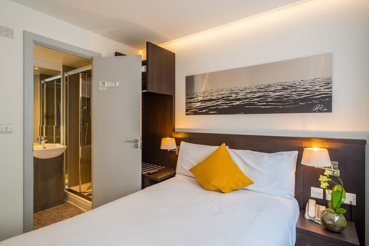 Room 26 of 33
