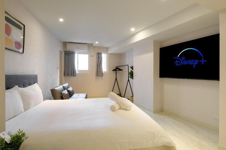 Room 30 of 49
