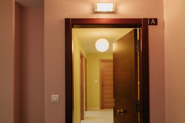 Room 10 of 14