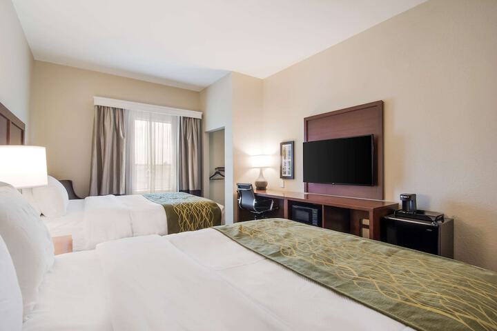 2 Queen Beds (3 of 30)