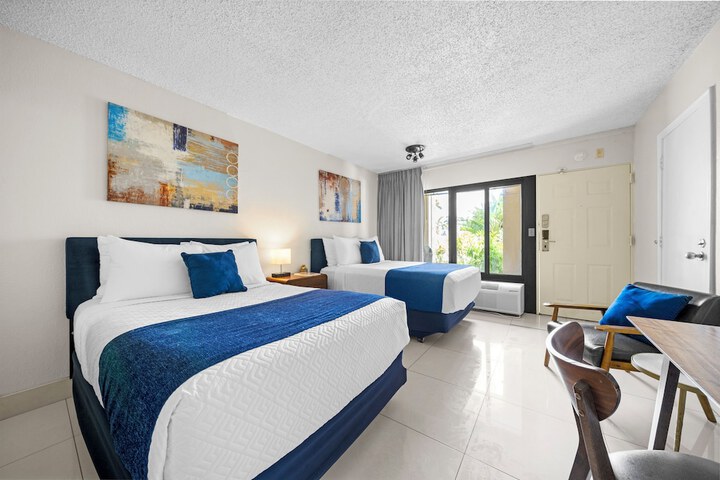 2 Double Beds (9 of 11)