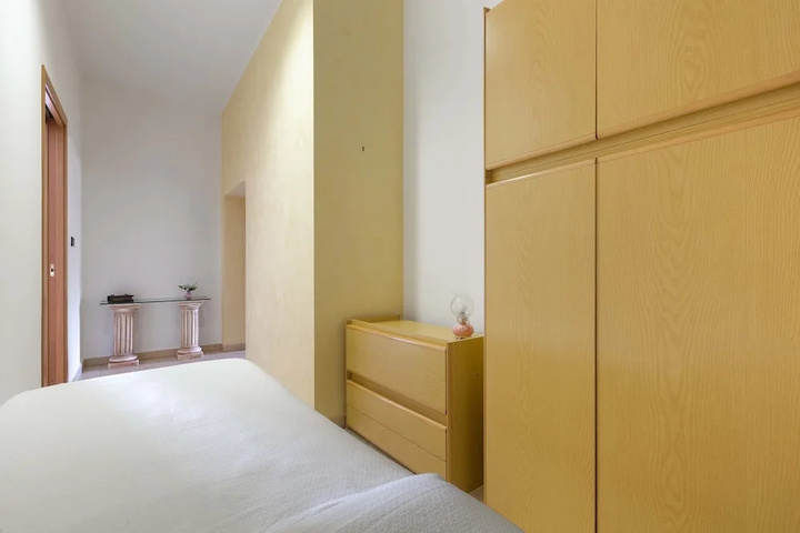 Room 5 of 19