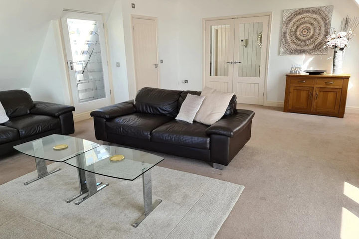 Harbour High - Luxury Beach Penthouse - Sleeps 6